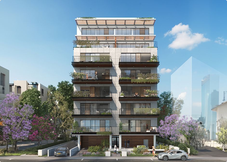 בניין דירות מודרני בגובה בינוני עם מרפסות וצמחייה, מוקף בעצים ומכוניות, תחת שמיים כחולים.
