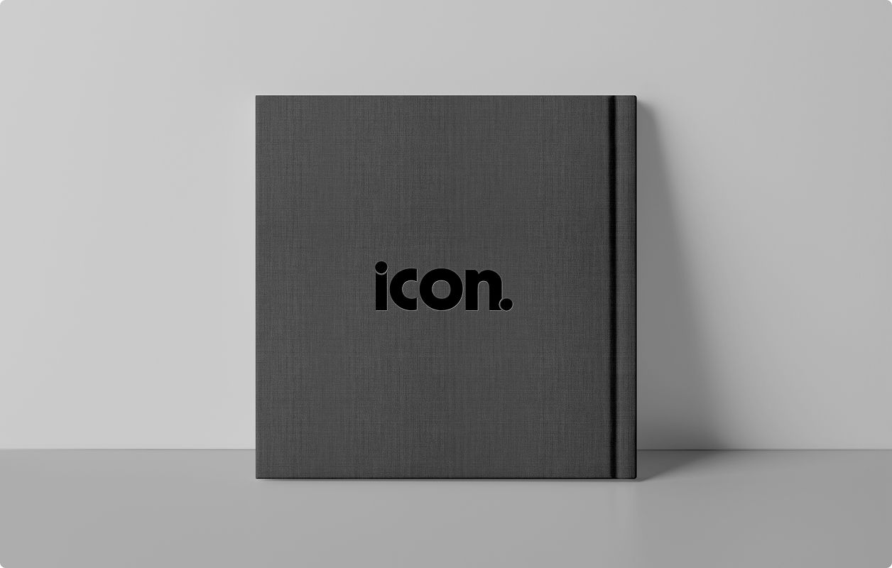 ספר בכריכה קשה בצבע אפור שכותרתו icon. עומד זקוף על רקע אפור בהיר וחלק.